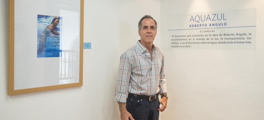 La Inauguración de la exposición de acuarelas “Aquazul” del artista colombiano Roberto Angulo con la Embajada de Colombia en Cuba