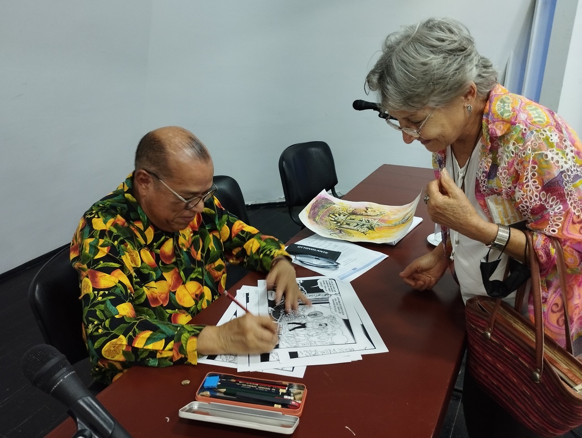 En La Habana, el maestro Álvaro Barrios realizó la donación de 'Grabados Populares y Obra Gráfica' a la Casa de las Américas