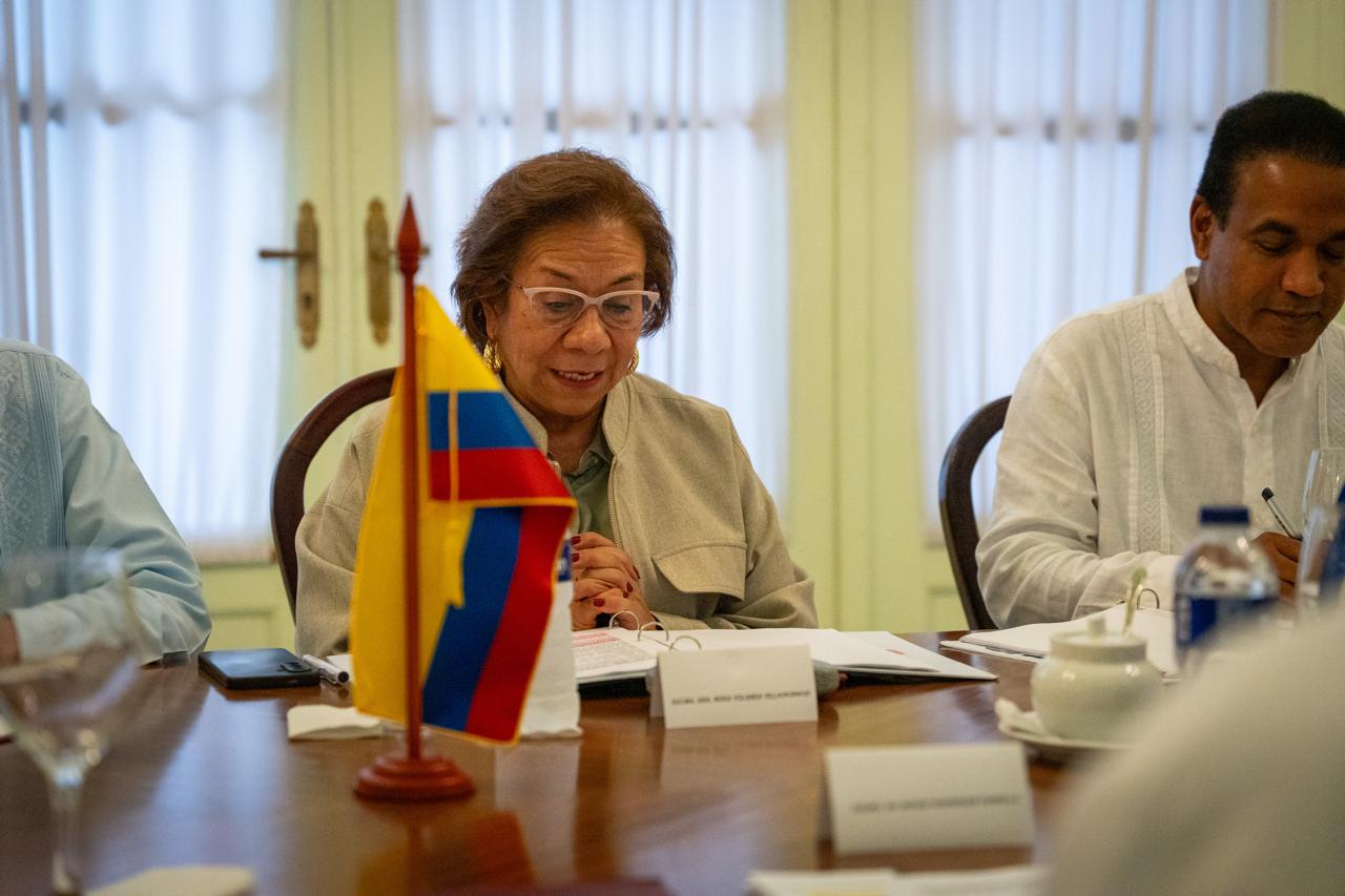 La Canciller (e) Rosa Yolanda Villavicencio Mapy desarrolla una agenda diplomática de alto nivel en La Habana, Cuba.