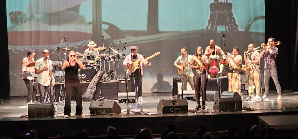 La independencia de Colombia en el Teatro Martí de La Habana en Cuba, se celebró al ritmo de la Orquesta Jacobo Vélez y la Mambanegra