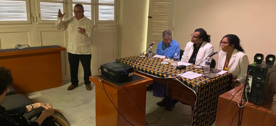El profesor Javier Ortiz Cassiani ofrece conferencia en el Museo Casa de África, importante institución cultural de La Habana