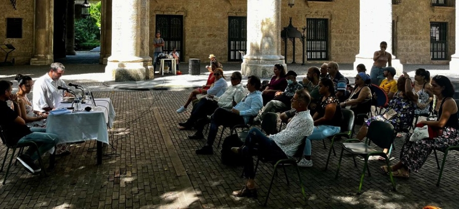 Editorial Arte y Literatura realizó en Cuba la presentación del libro: CANCIÓN DE ANTIGUOS AMANATES de la escritura Laura Restrepo