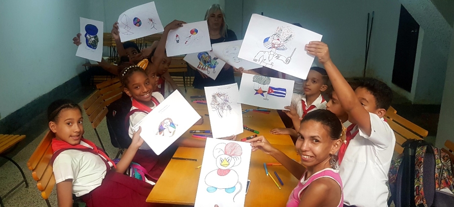 Pedagoga colombiana, Olga Cuéllar Serrano, dictó talleres de ilustración en Cuba