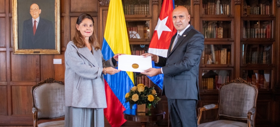 Vicepresidenta-Canciller recibió copia de cartas credenciales del embajador de Cuba en Colombia