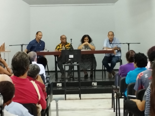 En La Habana, el maestro Álvaro Barrios realizó la donación de 'Grabados Populares y Obra Gráfica' a la Casa de las Américas